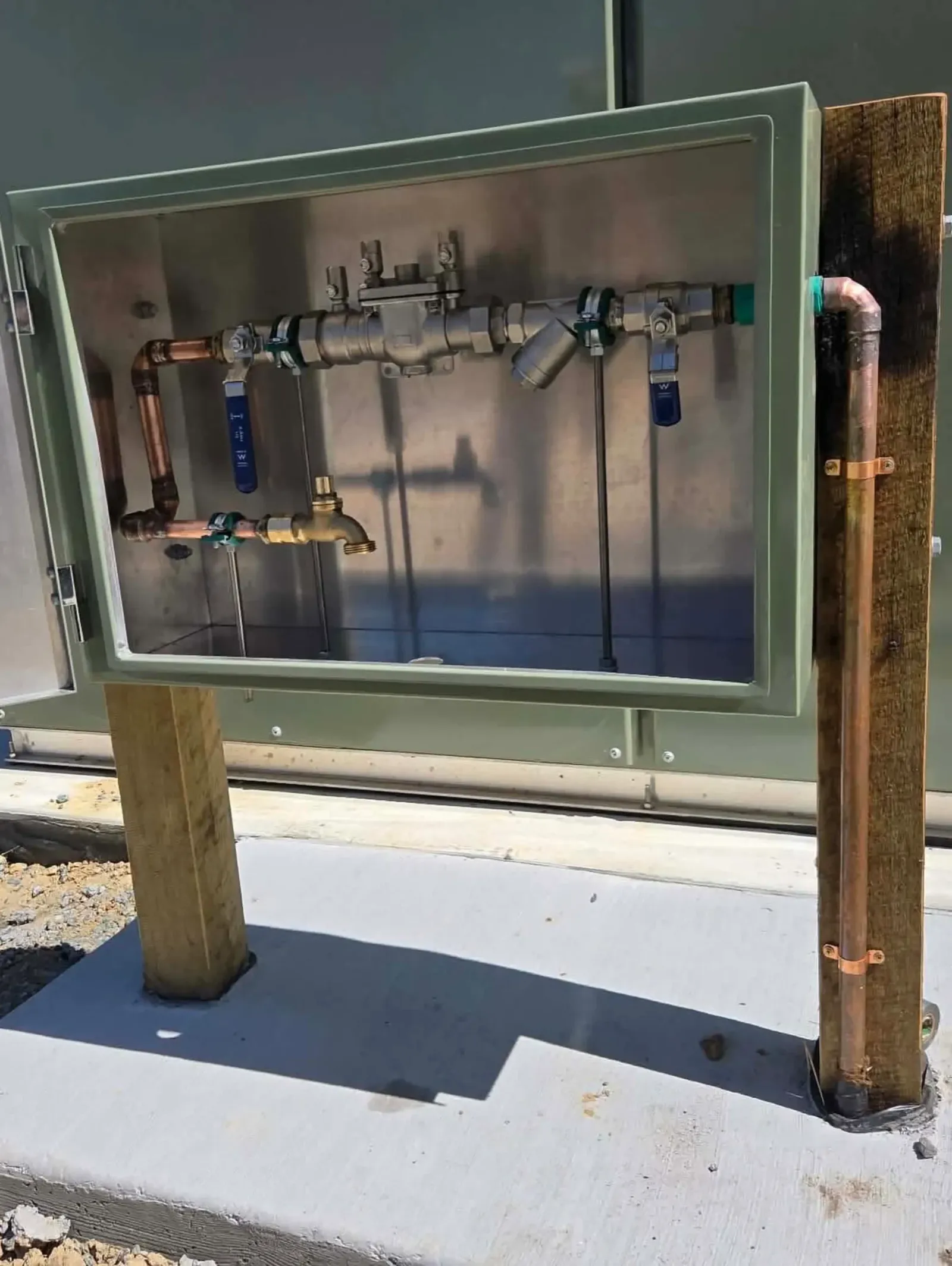 Backflow prevention valve installed in a metal cabinet